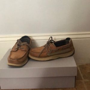 Boys sperrys